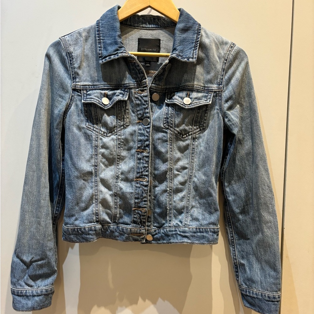 DYNAMITE cropped denim jacket